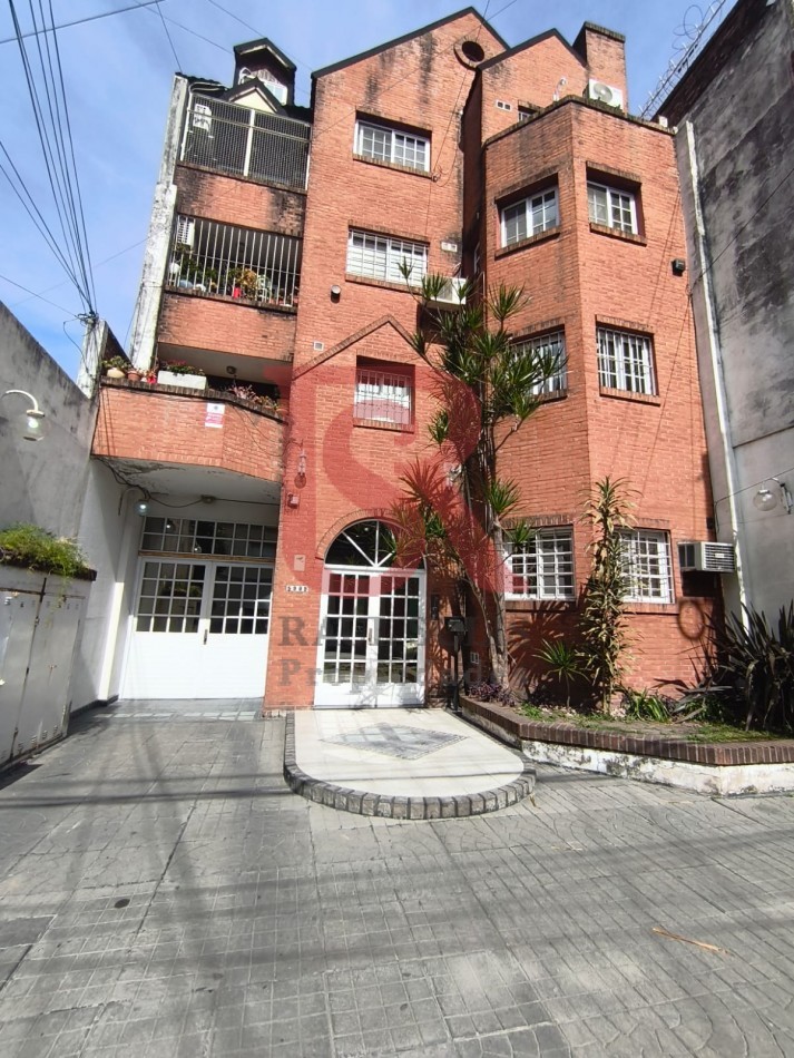  LP (CG) - VENTA! Hermoso departamento con patio interno 3 ambientes en Wilde centro. OPCIONAL: 3 COCHERAS.