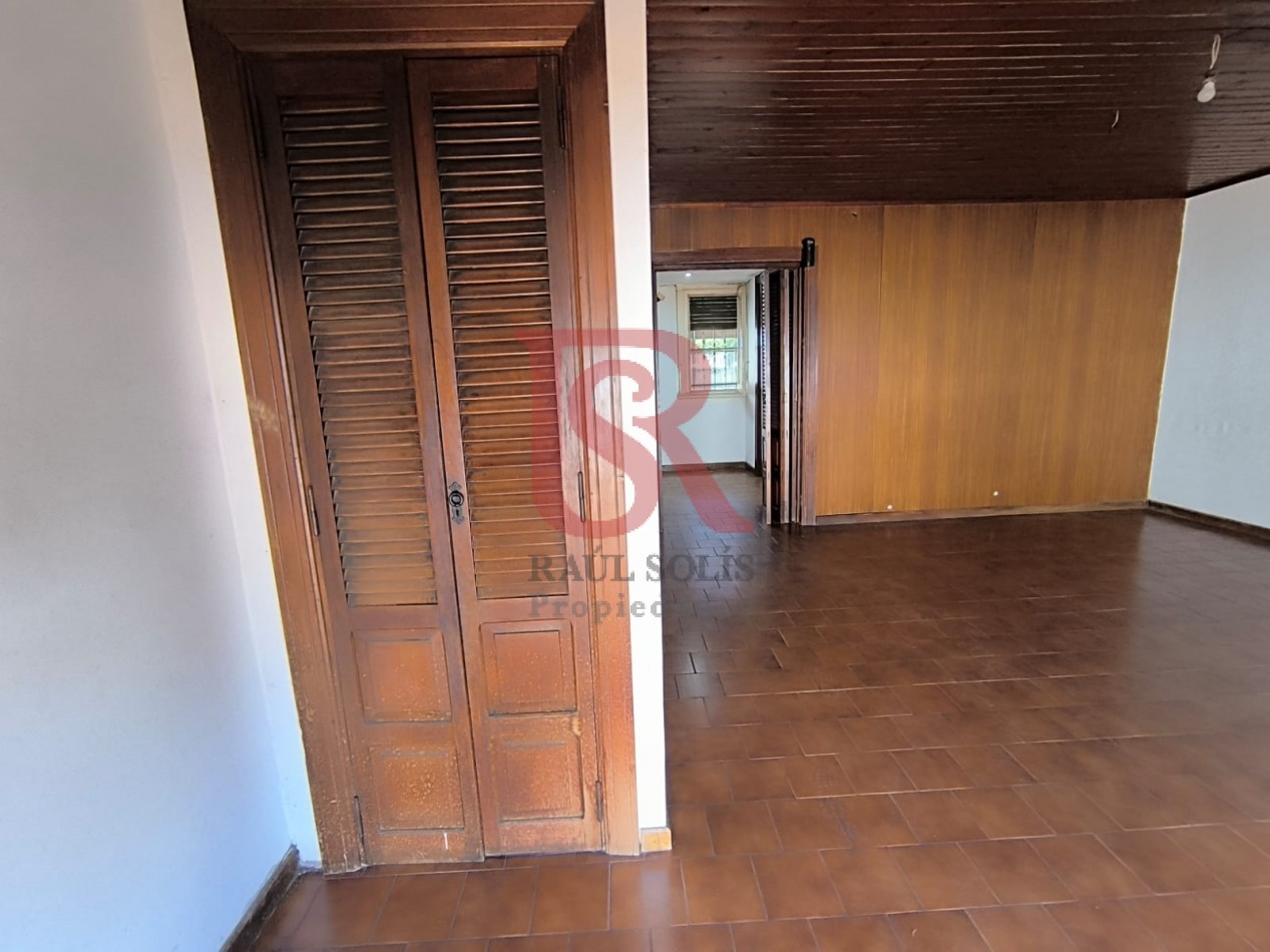 LP - venta hermosa casa con patio y parrilla a metros de la estacion de Don Bosco