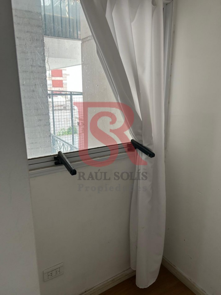 LG Dpto Lomas de Zamora,  2 ambientes muy bien ubicado, luminoso 