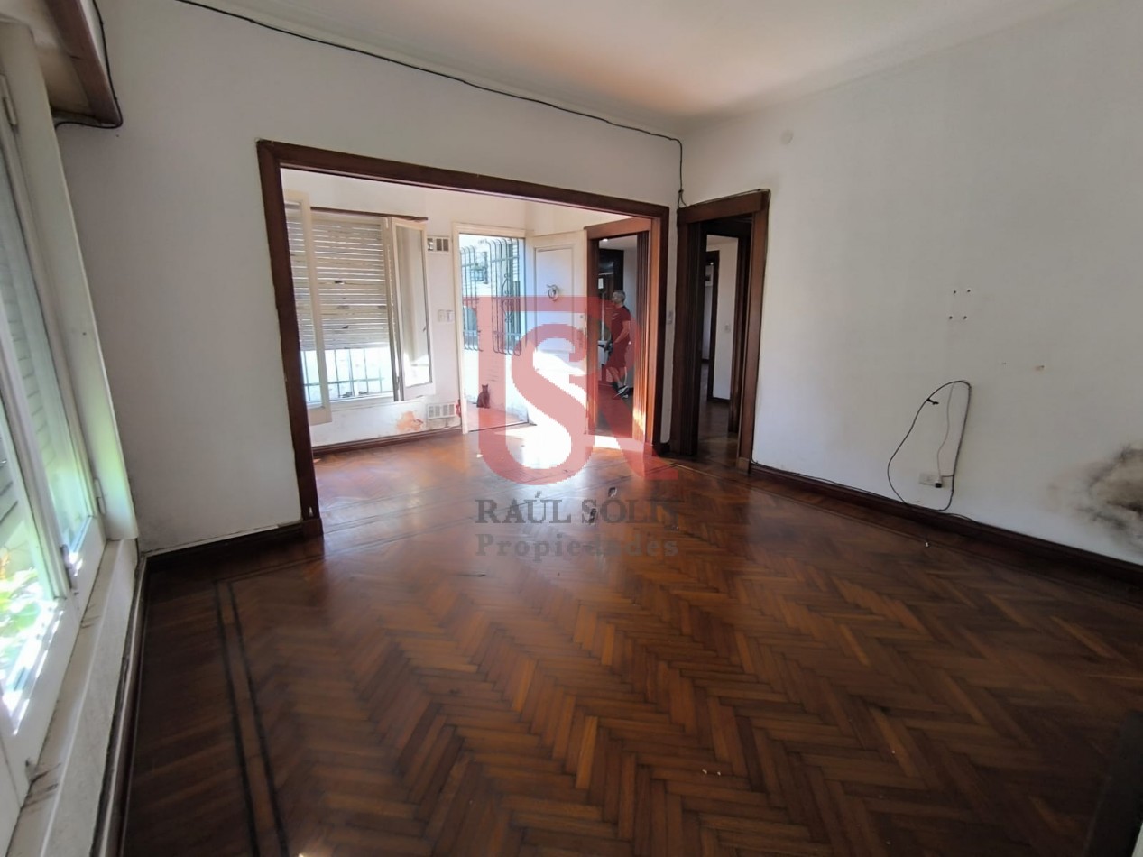 LP - venta hermosa casa con patio y parrilla a metros de la estacion de Don Bosco