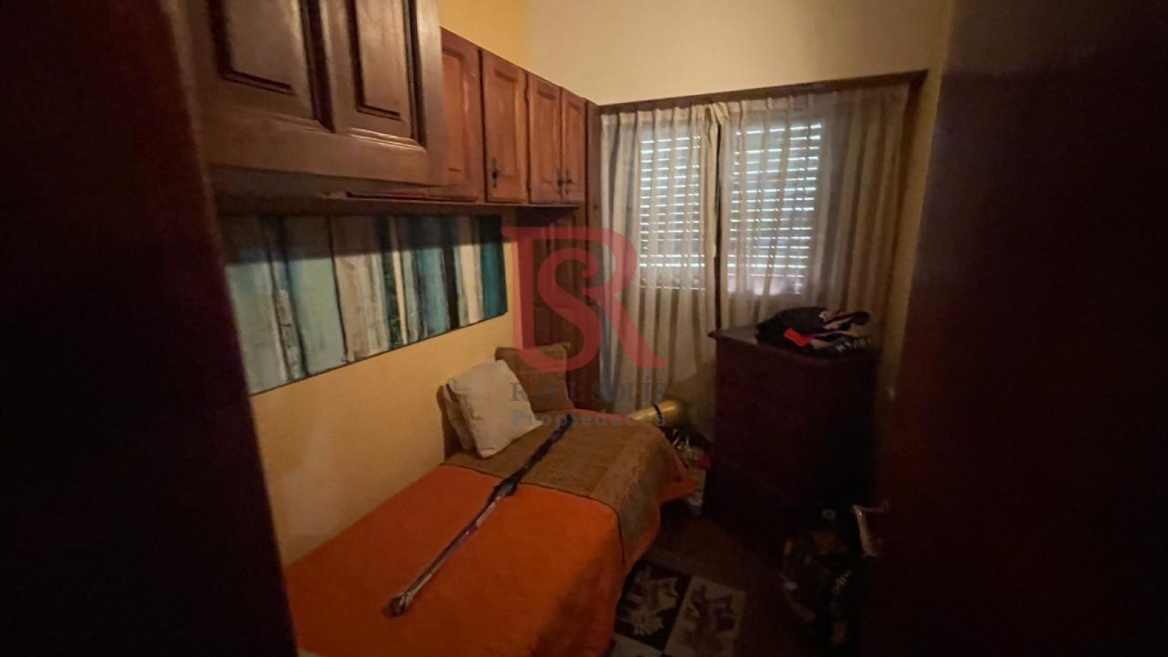 LG - Venta casa 4 ambientes con quincho y pileta en Adrogue