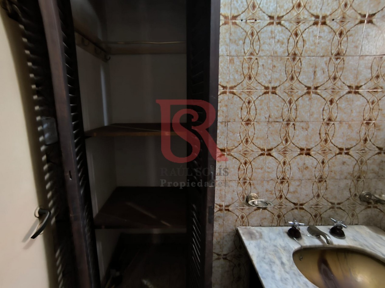 LP - venta hermosa casa con patio y parrilla a metros de la estacion de Don Bosco