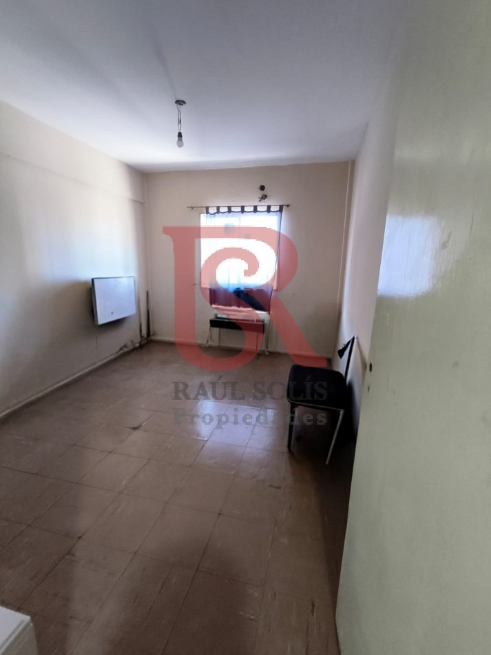 LP - VENTA! Amplio departamento 4 ambientes en Berazategui