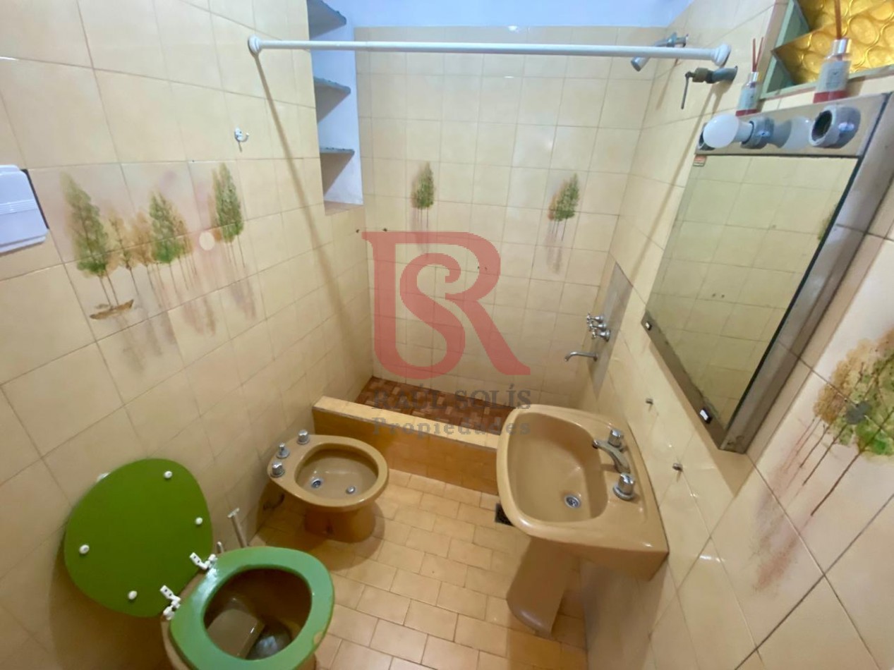 AM. Casa 3 ambientes con Local