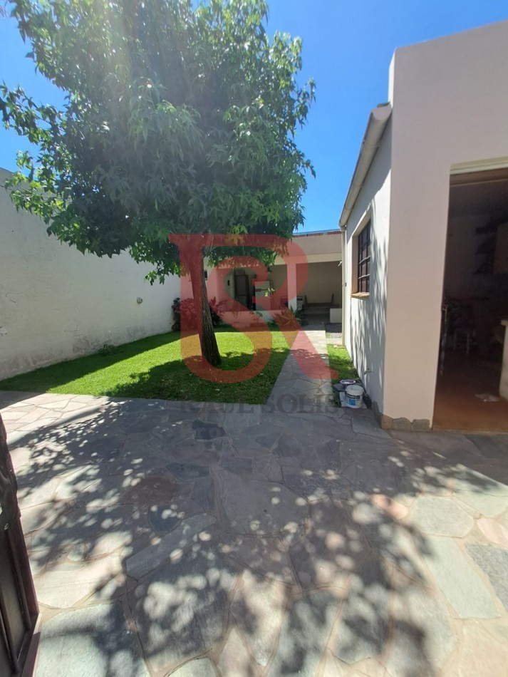 GZ - Casa tres ambientes Excelente  Estado  cochera 