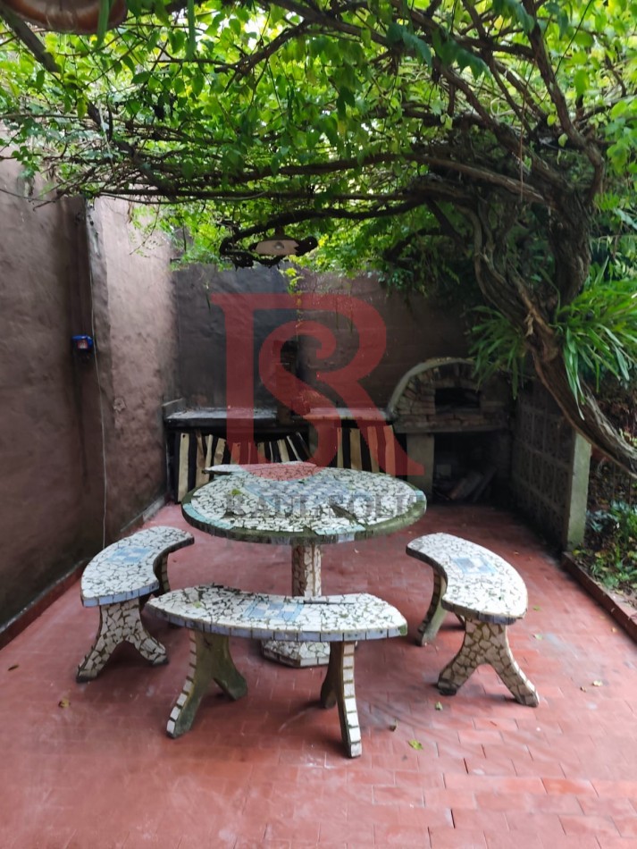 LP - ALQUILER! Hermosa casa 4 ambientes con patio y horno de barro en Don Bosco