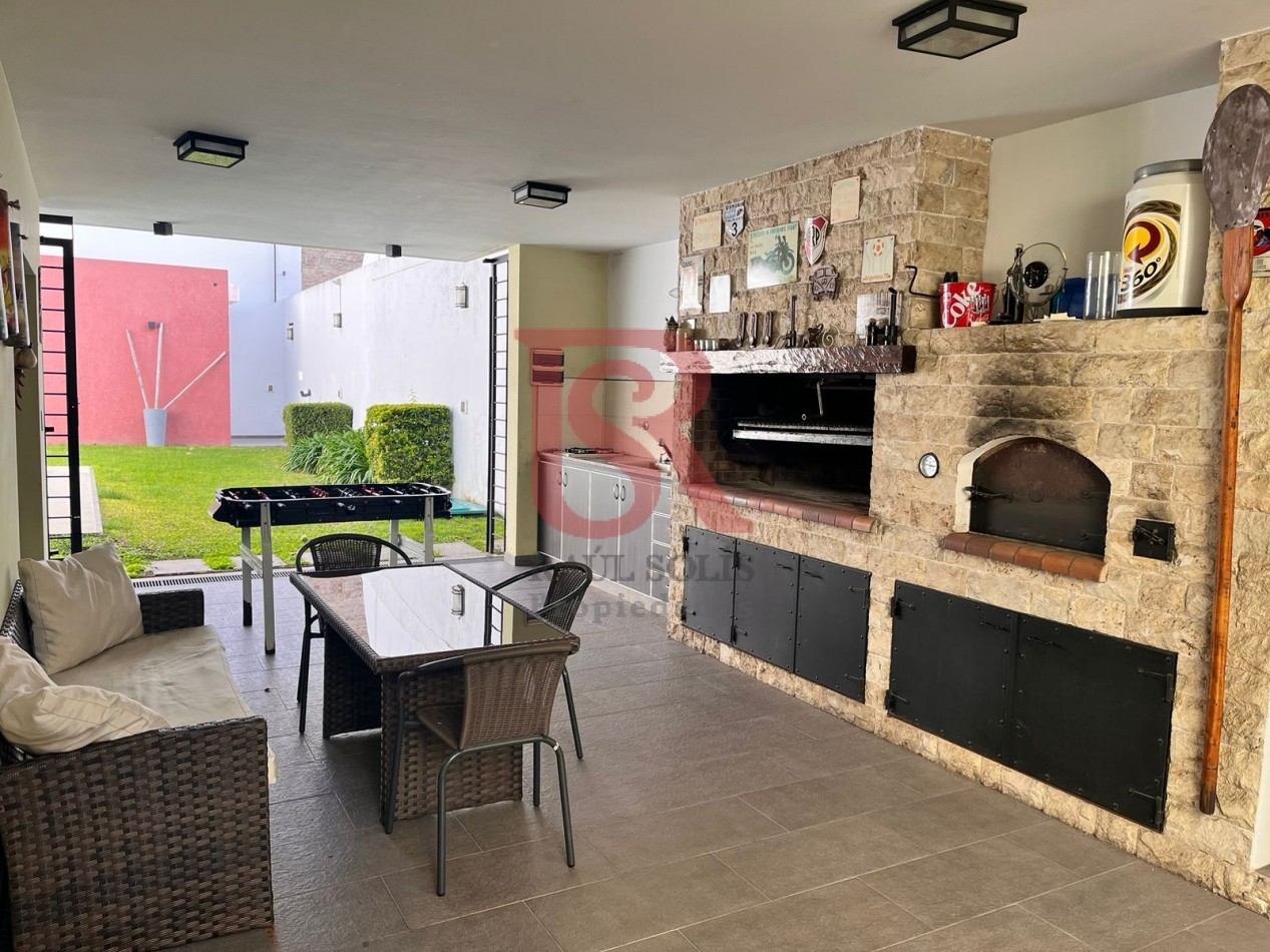 DN - Hermosa casa de 7 ambientes totalmente reciclada a nuevo en venta en Quilmes O