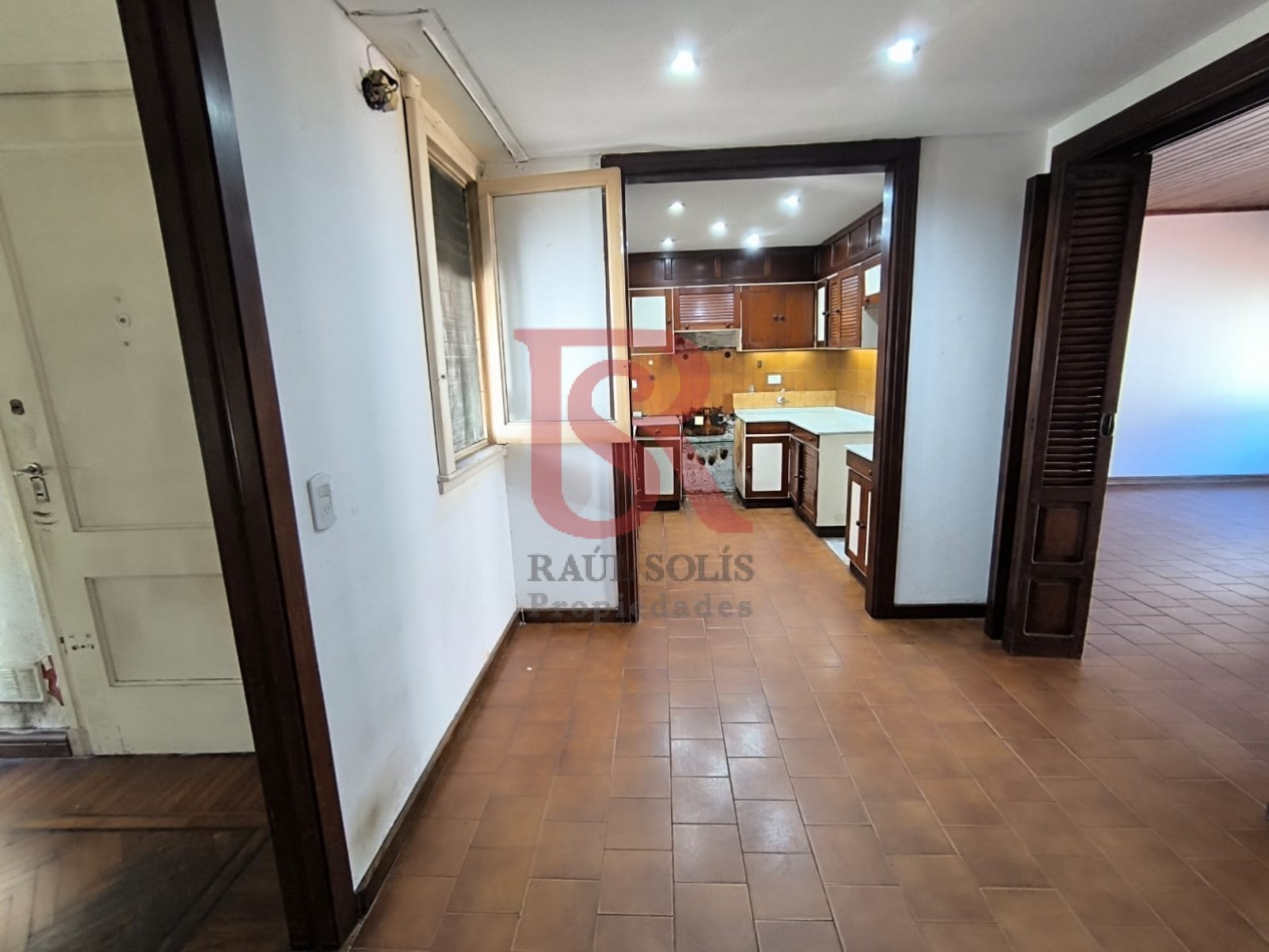 LP - venta hermosa casa con patio y parrilla a metros de la estacion de Don Bosco