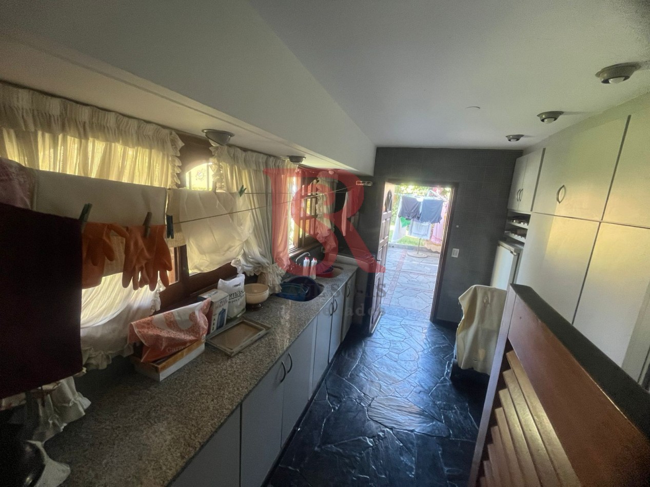 GZ - Gran casa de Categoria desarrollada sobre lote de 13 por 53 (Impecable)