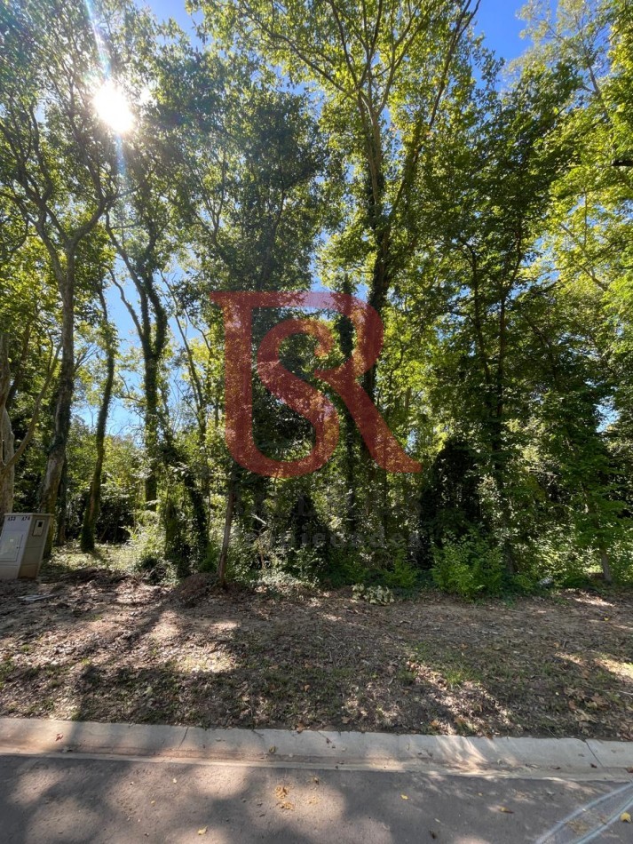 LP - VENTA! Lote en FINCAS DE HUDSON 700Mts. Financiacion o permuta. 