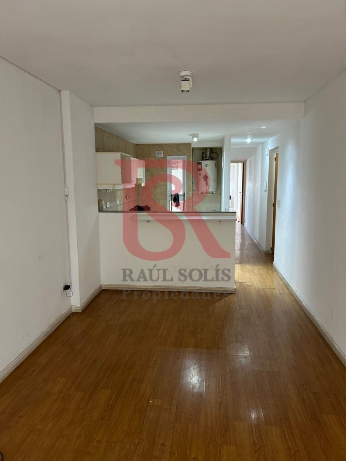 LG Dpto Lomas de Zamora,  2 ambientes muy bien ubicado, luminoso 