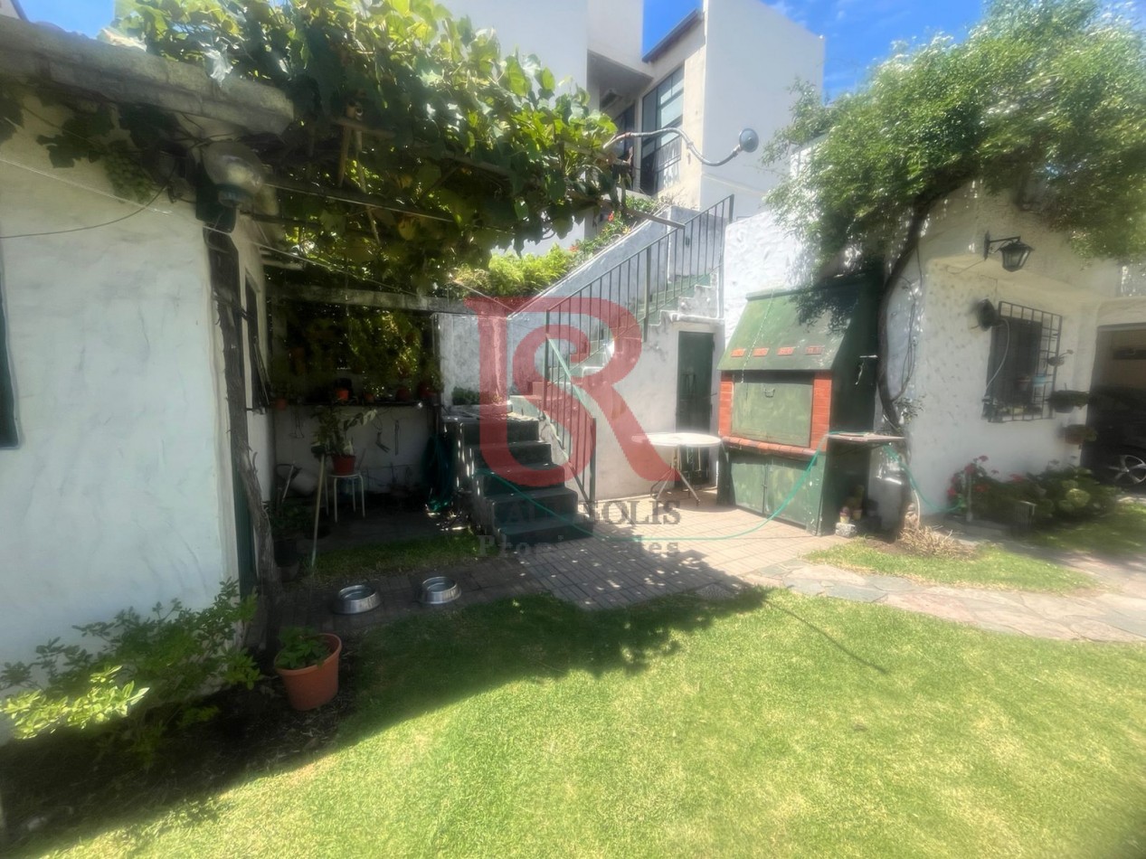 GZ- casa desarrollada en esquina super luminosa en Excelente Estado