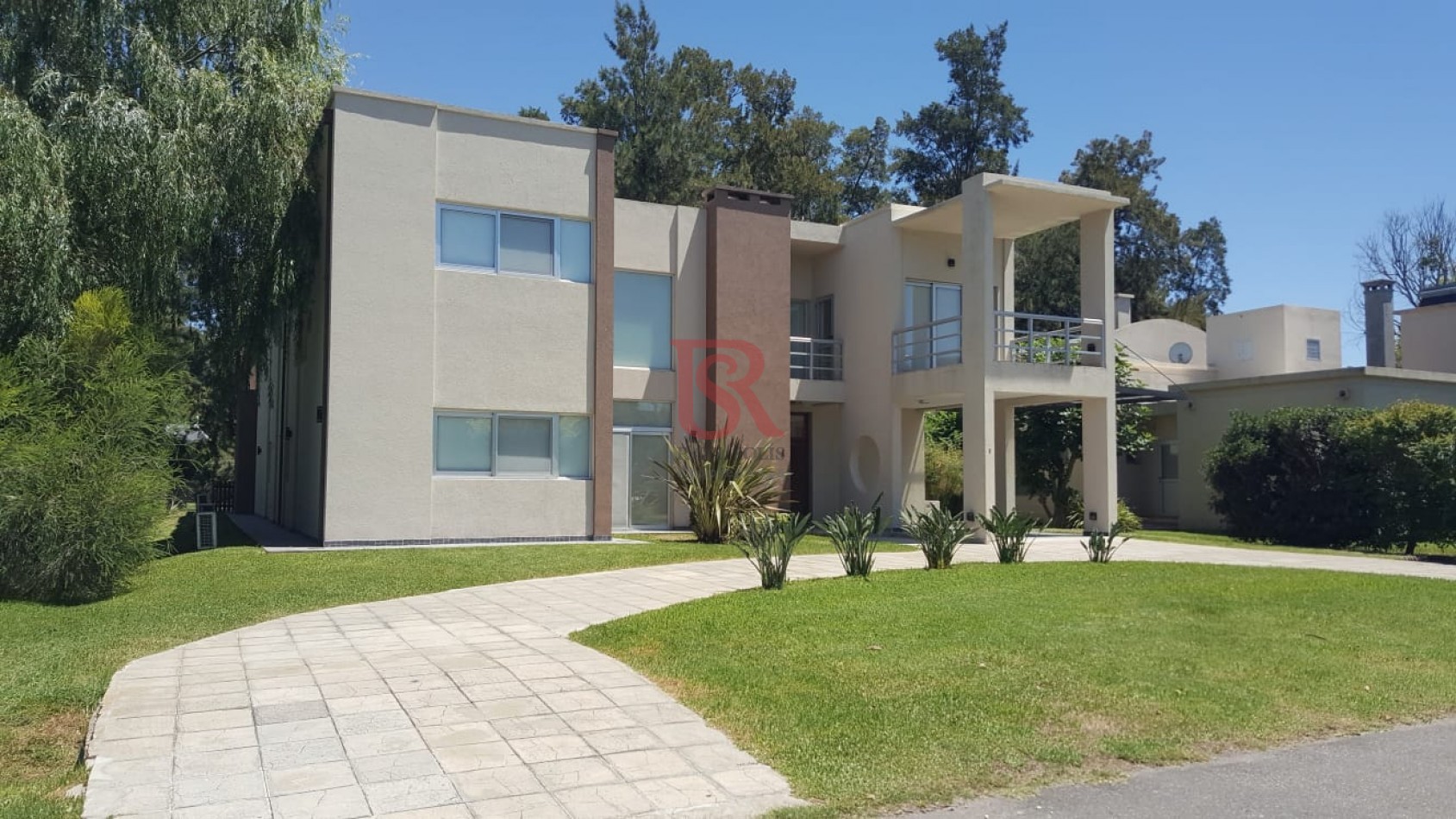 Casa en Alquiler en Abril Club De Campo