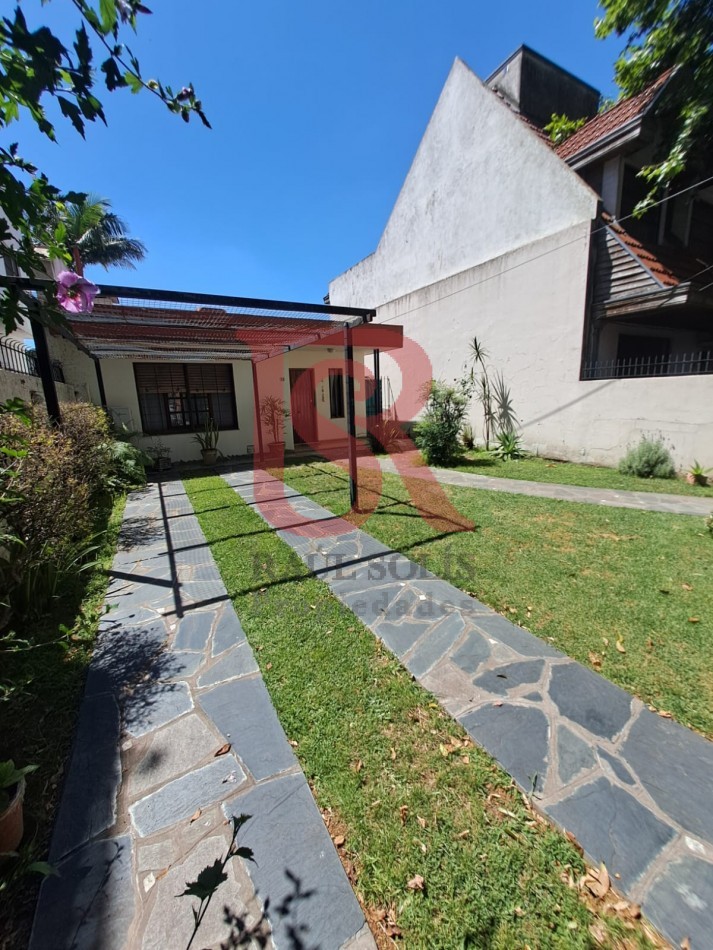 GZ - Casa tres ambientes Excelente  Estado  cochera 