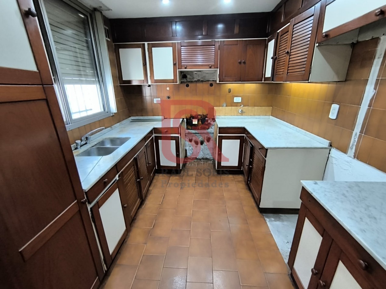 LP - venta hermosa casa con patio y parrilla a metros de la estacion de Don Bosco