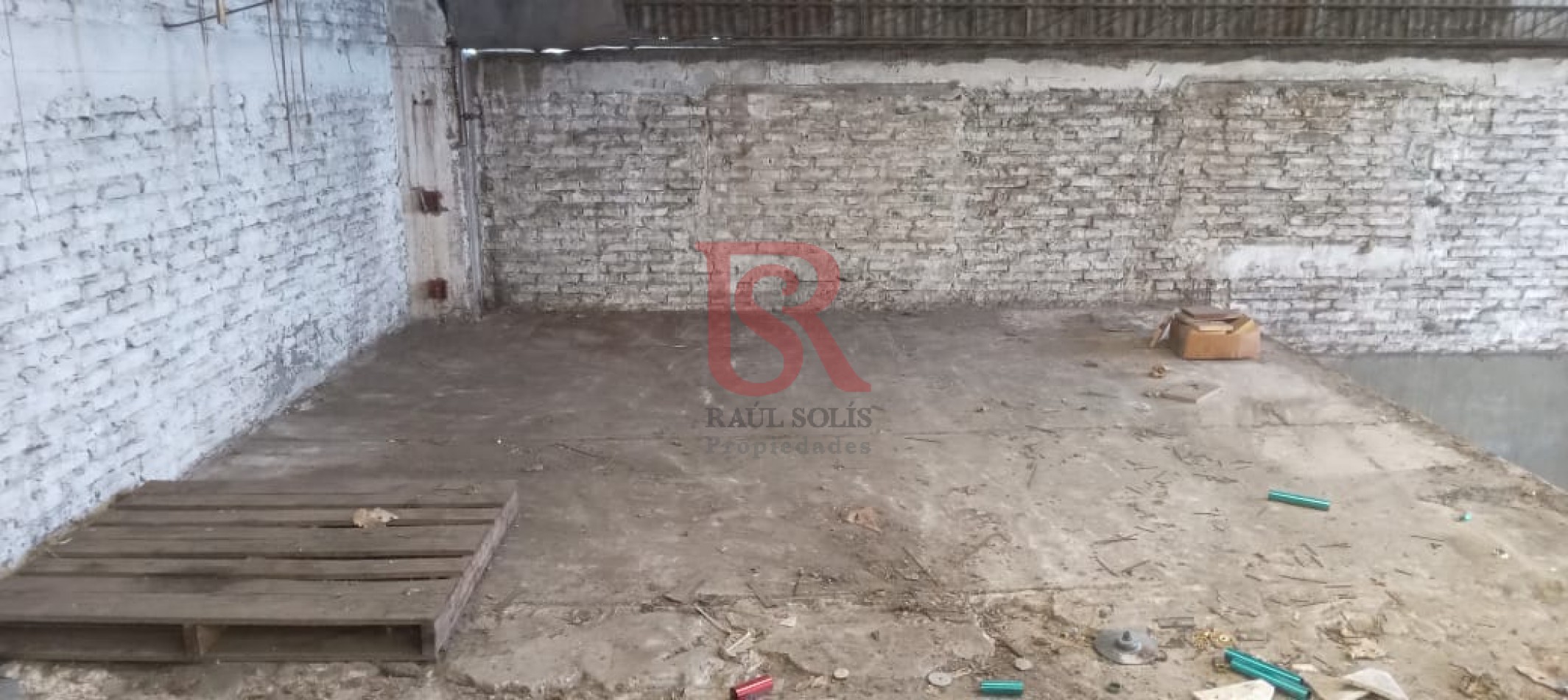 LP - Alquiler gran galpon con nave a metros del acceso en Villa Dominico