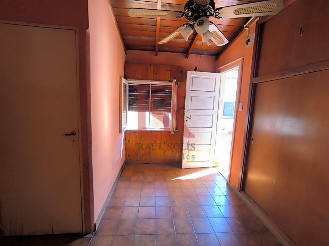 LP - venta hermosa casa con patio y parrilla a metros de la estacion de Don Bosco