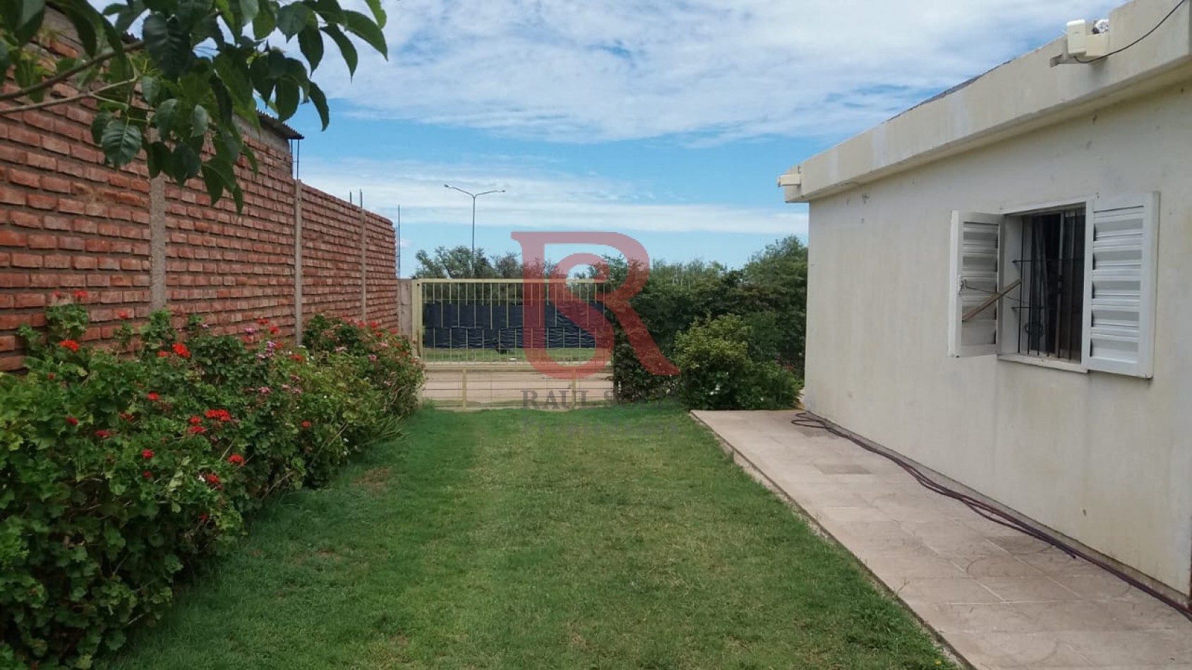 MS-:Venta ¡Tu Nuevo Hogar en Ciudad de la Punta! Encantadora casa de dos habitaciones con vistas impresionantes a las sierras.