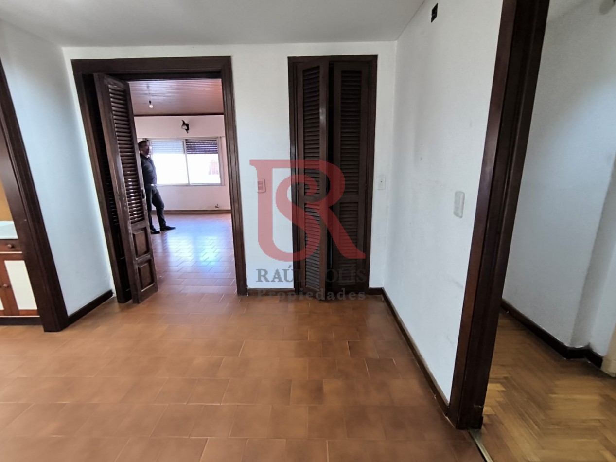 LP - venta hermosa casa con patio y parrilla a metros de la estacion de Don Bosco
