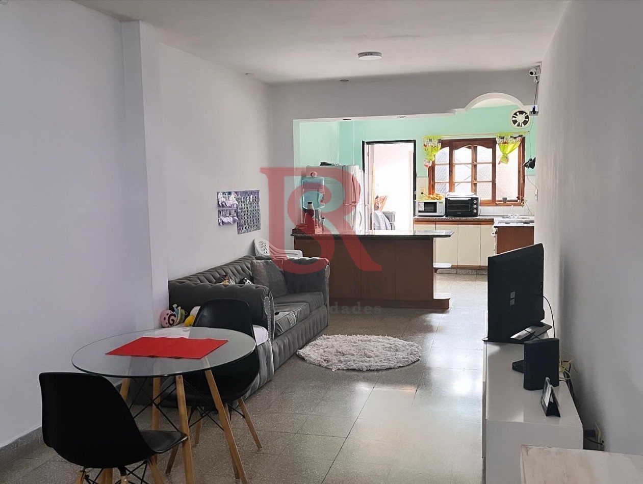 GV- Casa con amplio local en venta!