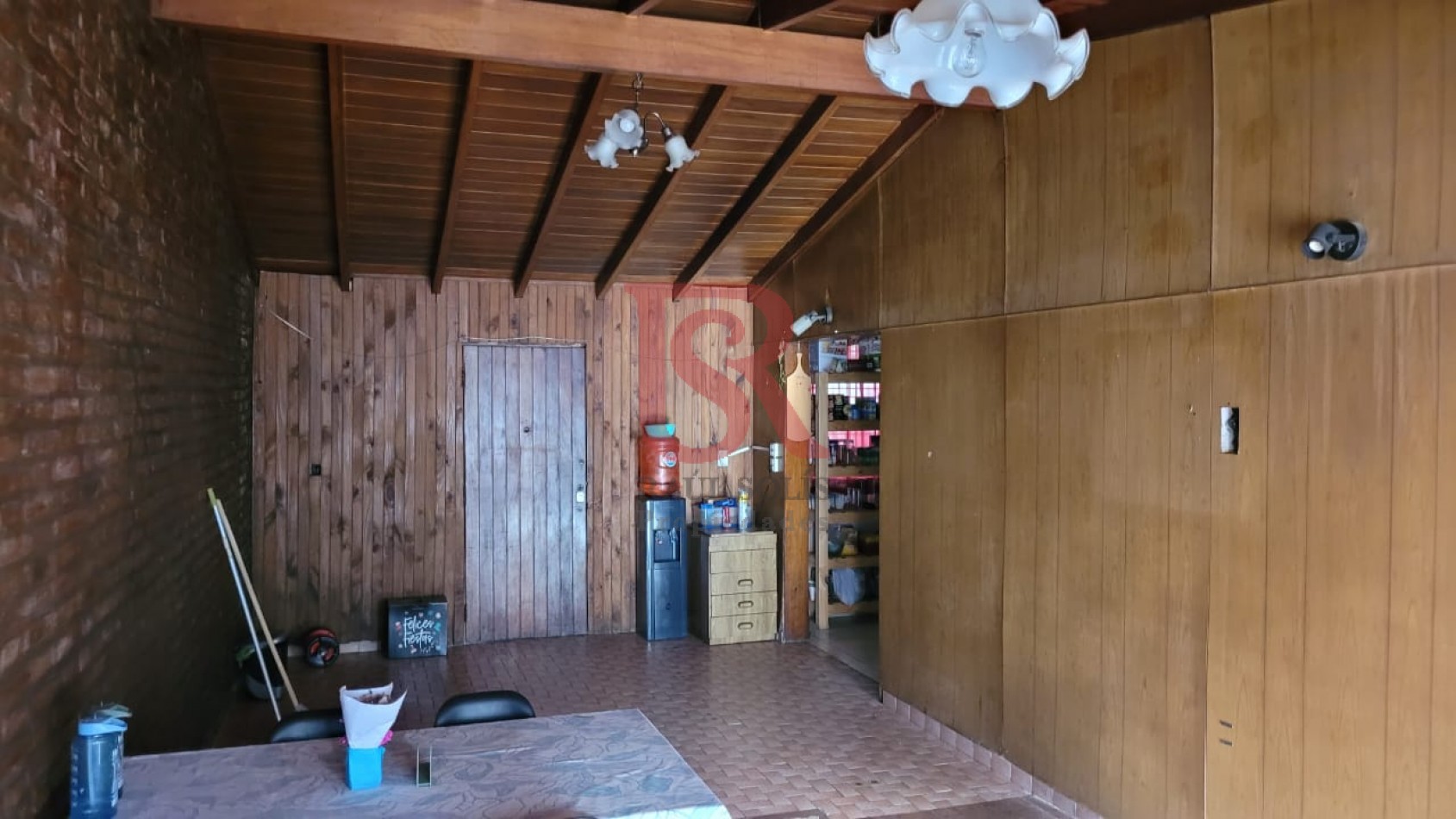 ES- VENTA CASA 5 AMBIENTES CON FONDO APTA CREDITO