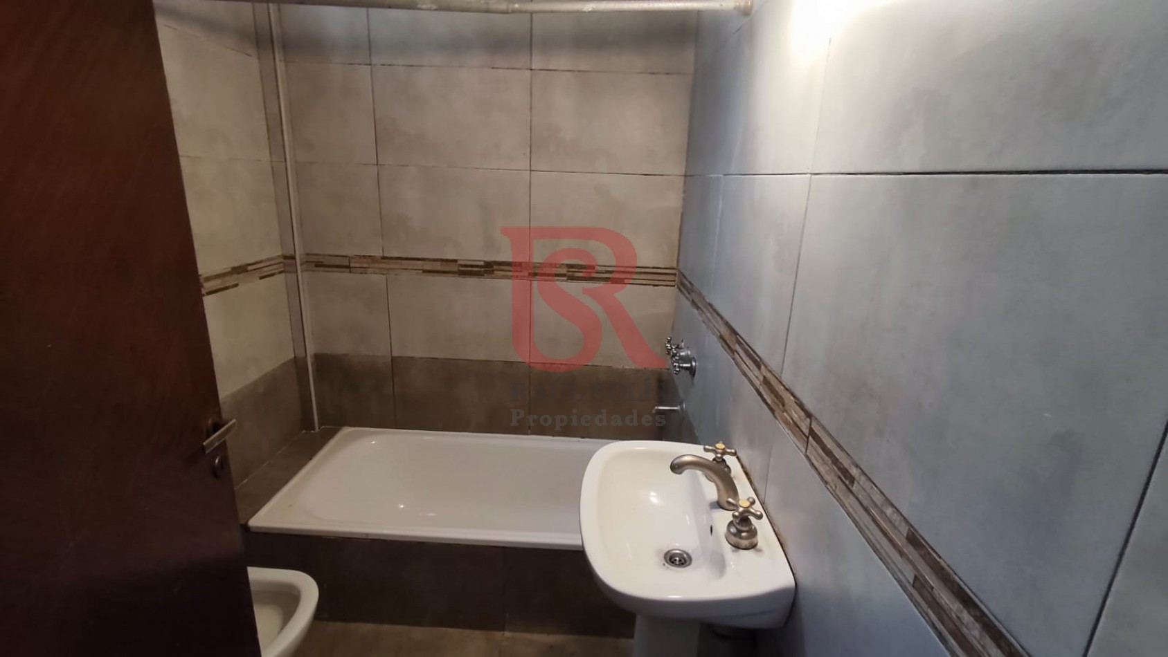 DN - Amplio PH 3 ambientes con dos patios en venta, Wilde!!