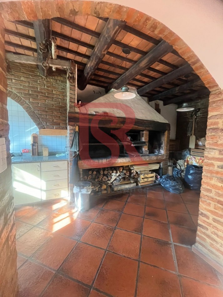 GZ - Gran casa de Categoria desarrollada sobre lote de 13 por 53 (Impecable)