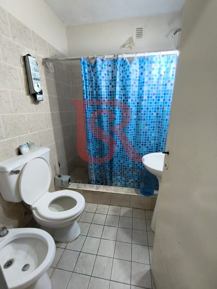 LP - VENTA! Amplio departamento 4 ambientes en Berazategui