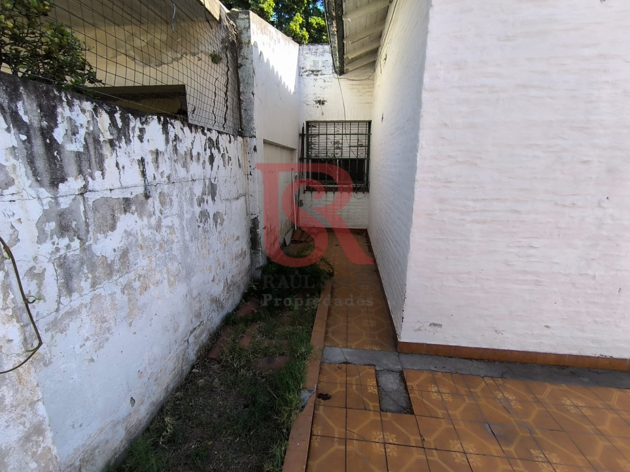 LP - venta hermosa casa con patio y parrilla a metros de la estacion de Don Bosco