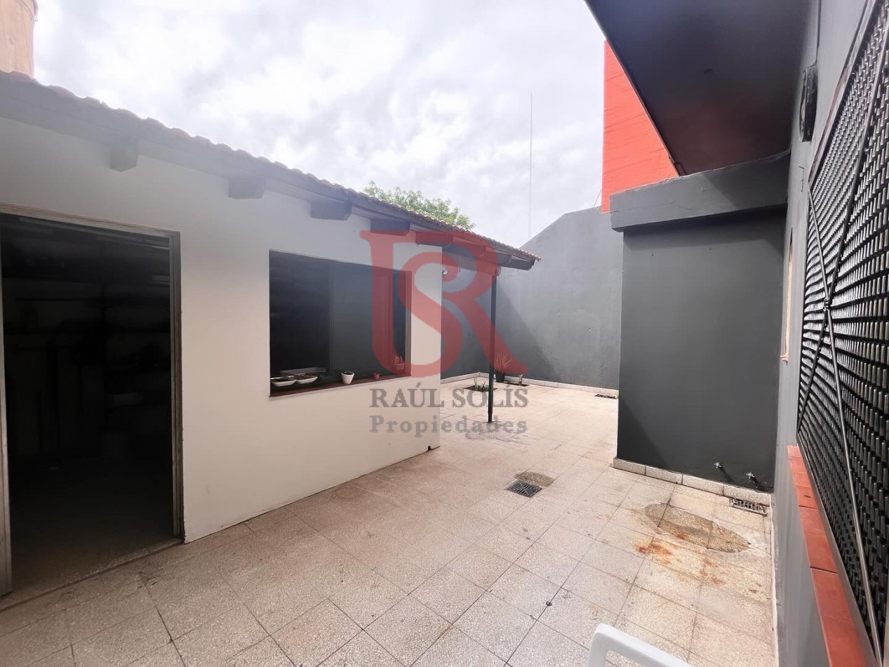 GV- Casa con amplio local en venta!