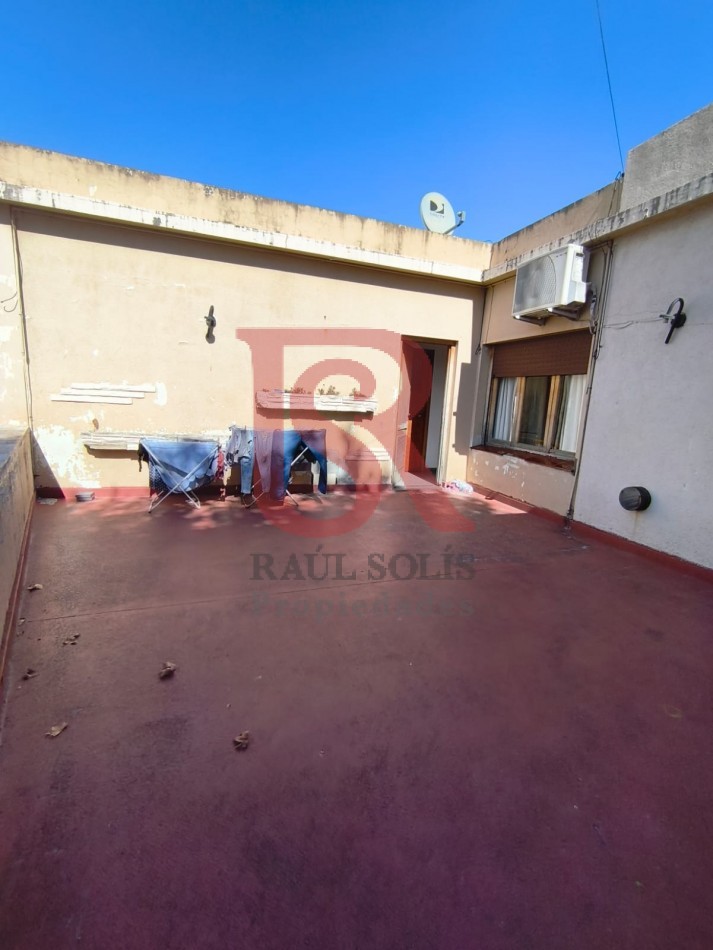 LP - Venta PH multiambiental en primer piso en Bernal