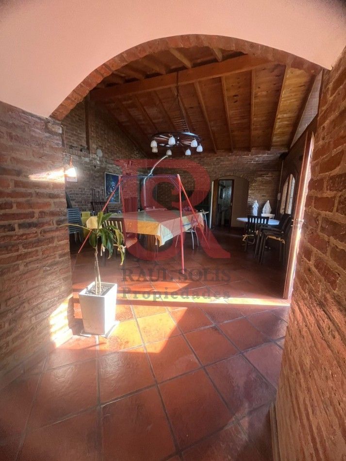 GZ - Gran casa de Categoria desarrollada sobre lote de 13 por 53 (Impecable)