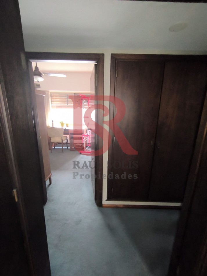 LP - VENTA! Hermoso piso de 4 ambientes con cochera y escritorio en Quilmes centro