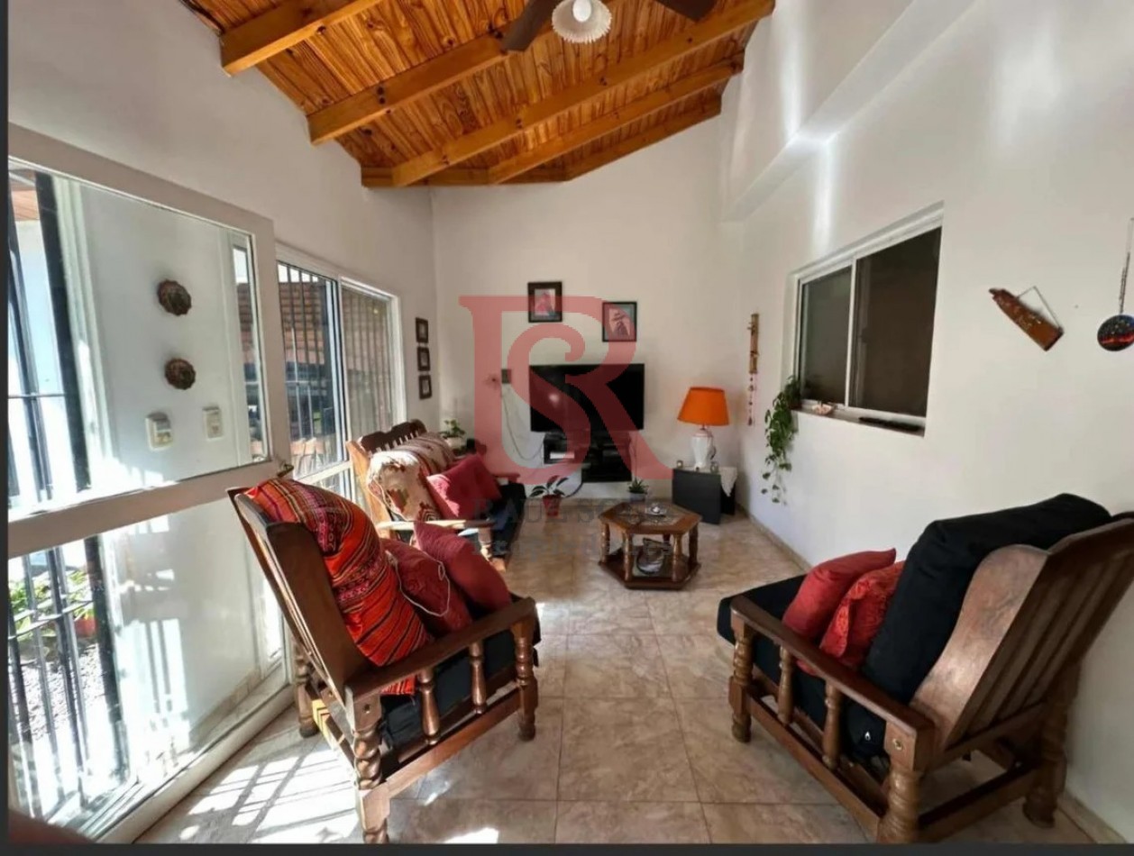 AM. Excelente Casa en Venta 3 ambientes con cochera - Quilmes Oeste