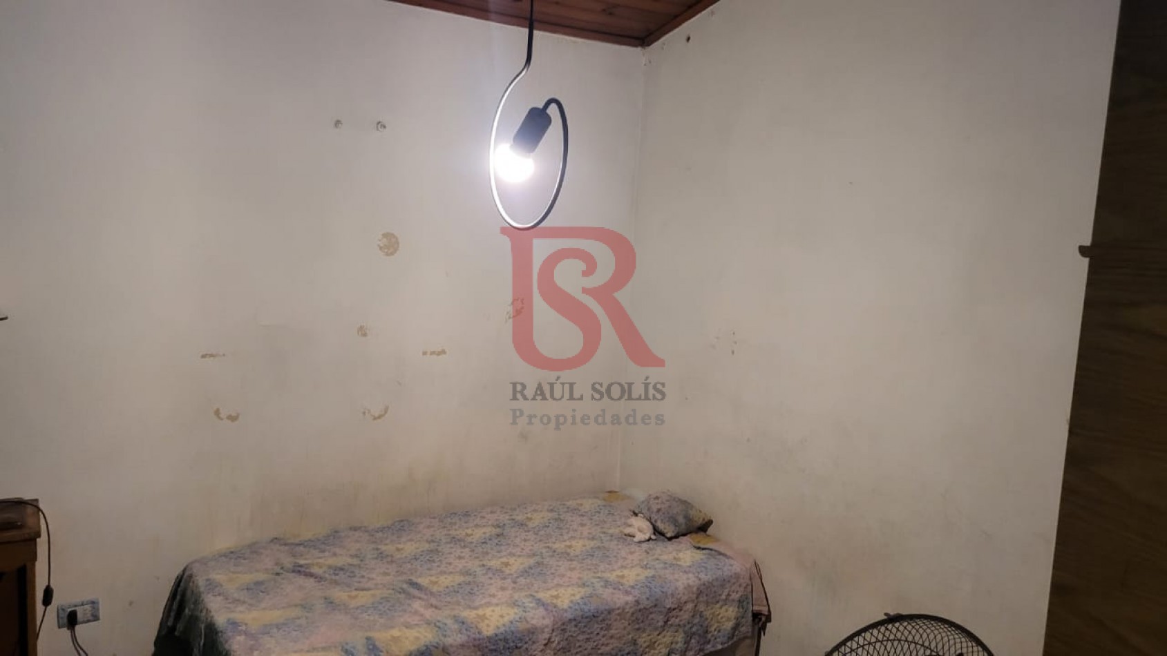 ES- VENTA CASA 5 AMBIENTES CON FONDO APTA CREDITO