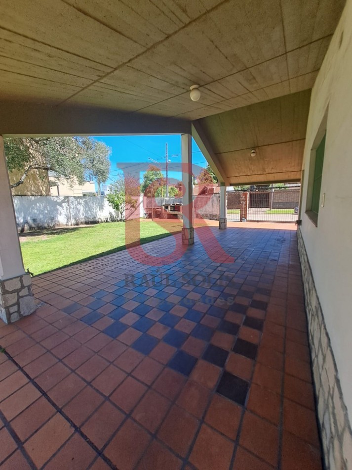 GZ- Imponente Casa en Esquina 