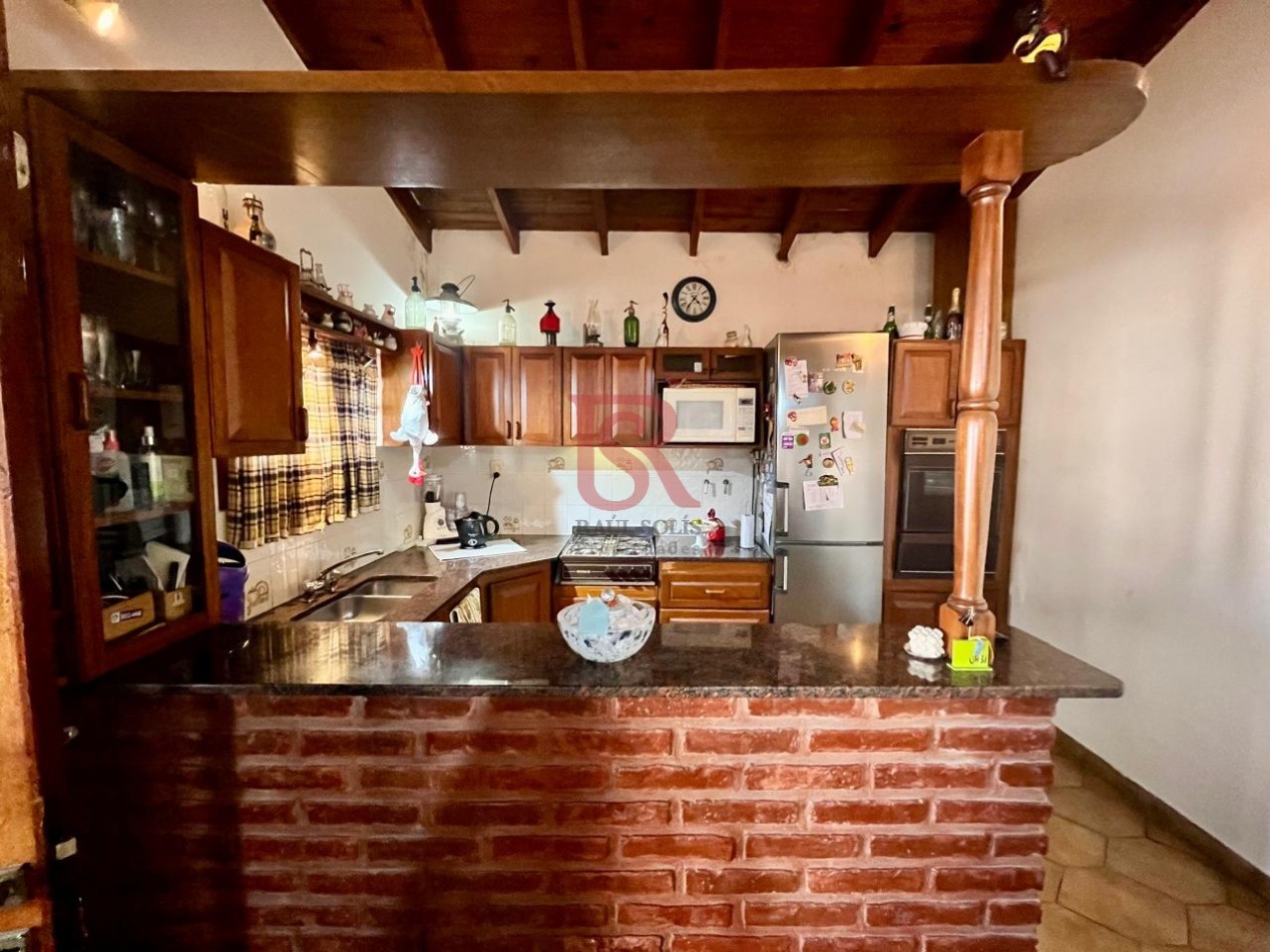 GV-Casa 4 ambientes con gran terreno, en muy buena ubicacion