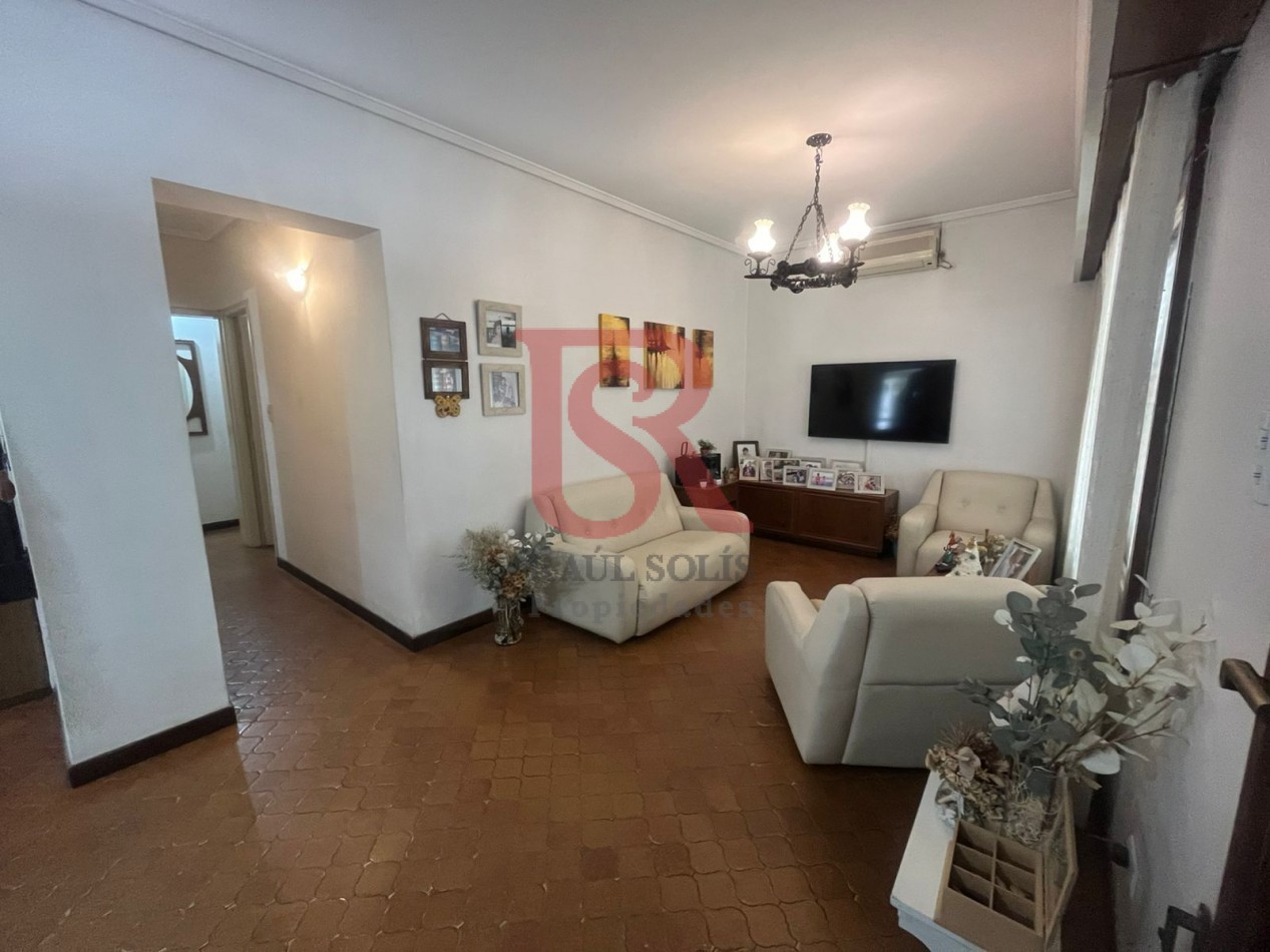 GZ- casa desarrollada en esquina super luminosa en Excelente Estado