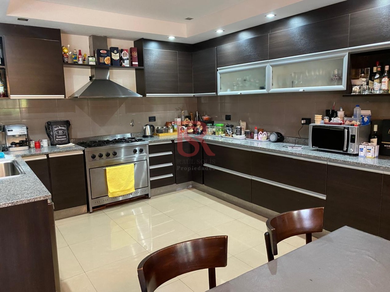 AM - Casa en Venta en tres plantas - Ideal inversores