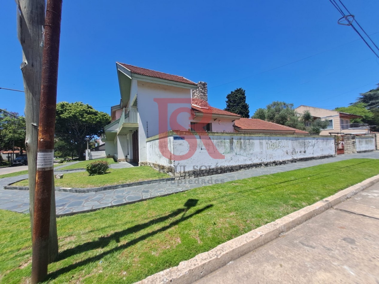 GZ- Imponente Casa en Esquina 