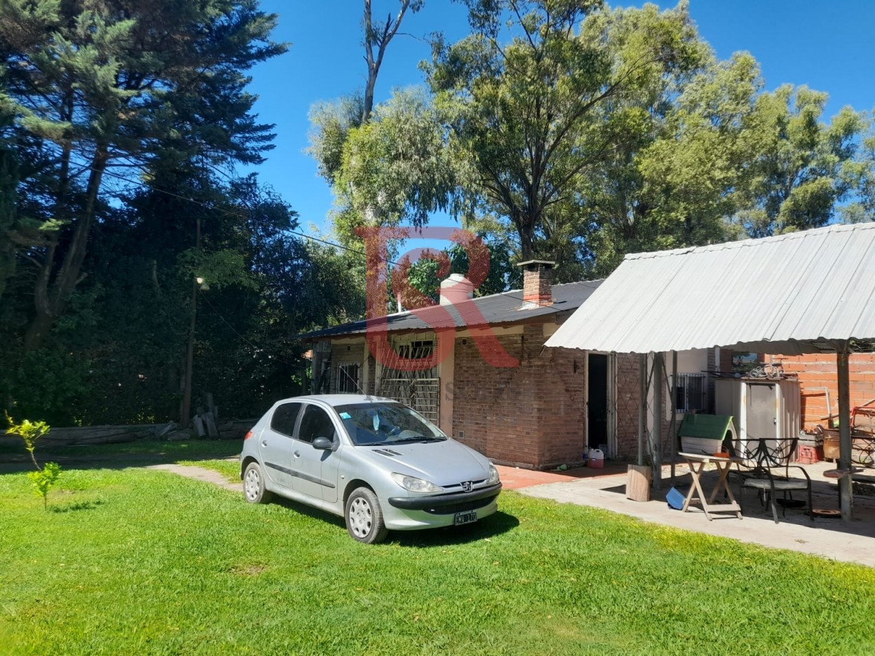LP - VENTA! Hermosa quinta con pileta en Bosques