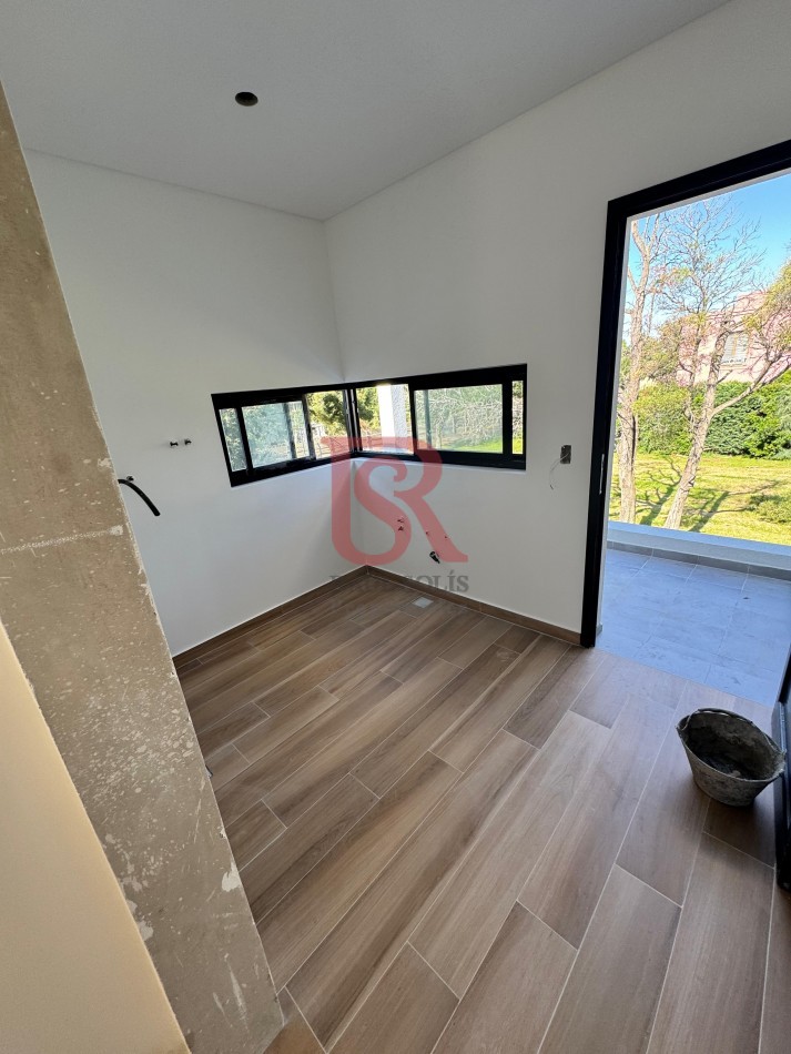 AM. ESPECTACULAR CASA EN VENTA con Piscina - Greenville Polo & Resort