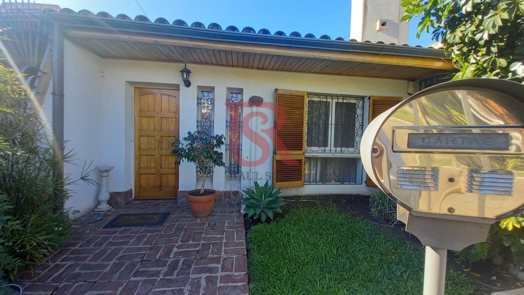 DN - Hermosa casa en venta con pileta en Quilmes Oeste! Apto credito