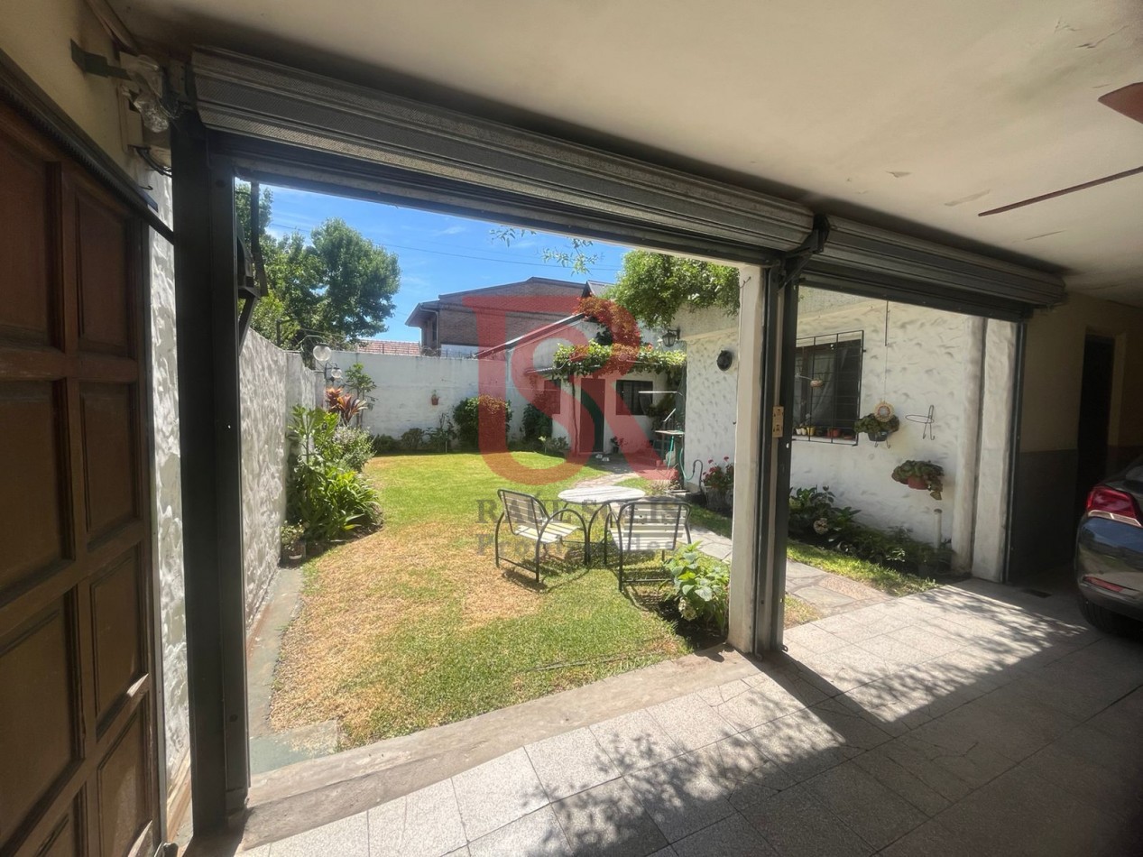 GZ- casa desarrollada en esquina super luminosa en Excelente Estado