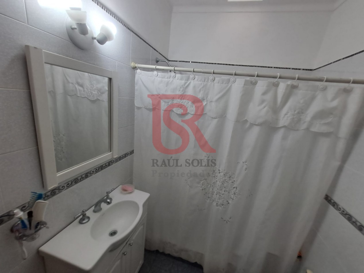 GZ - Casa tres ambientes Excelente  Estado  cochera 