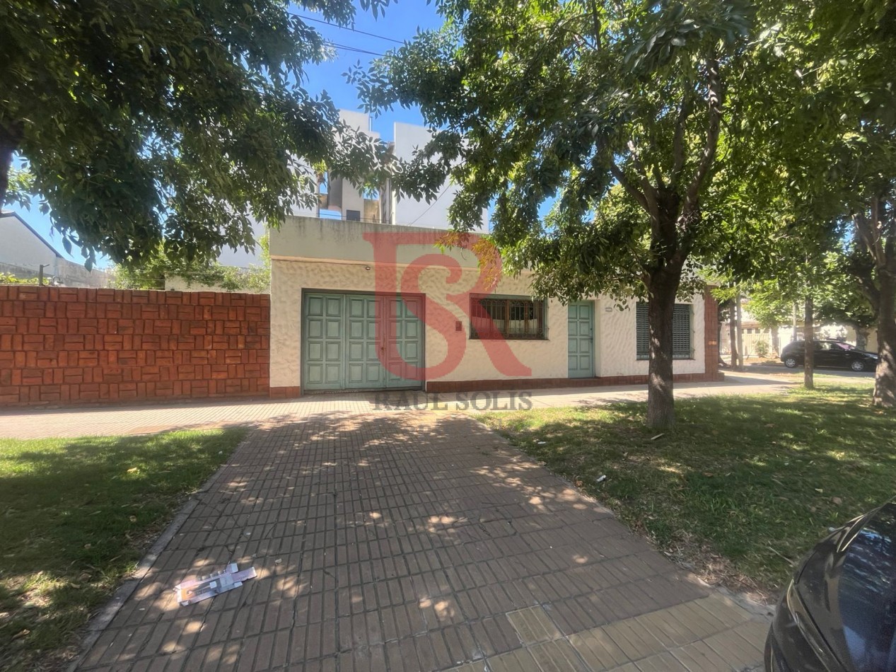 GZ- casa desarrollada en esquina super luminosa en Excelente Estado