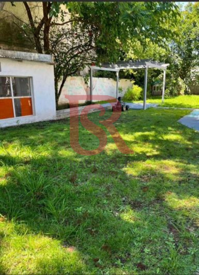 DN - Casa en alquiler sobre dos lotes, apta uso comercial o profesional  en Quilmes Centro 