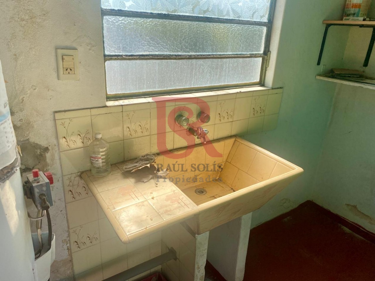 AM. Casa 3 ambientes con Local