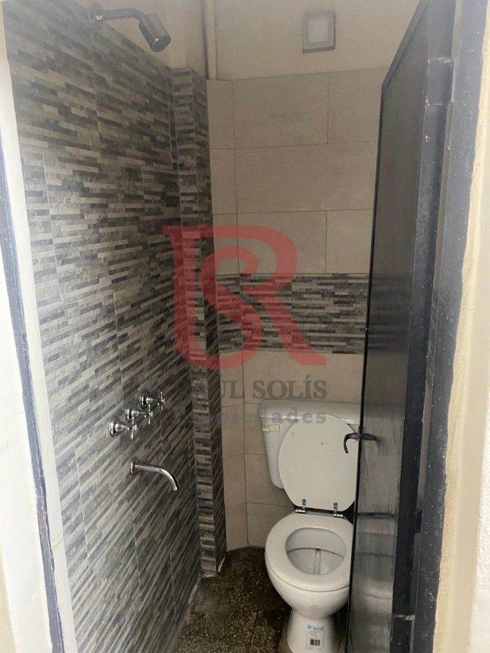 AM. Casa 3 ambientes con Local