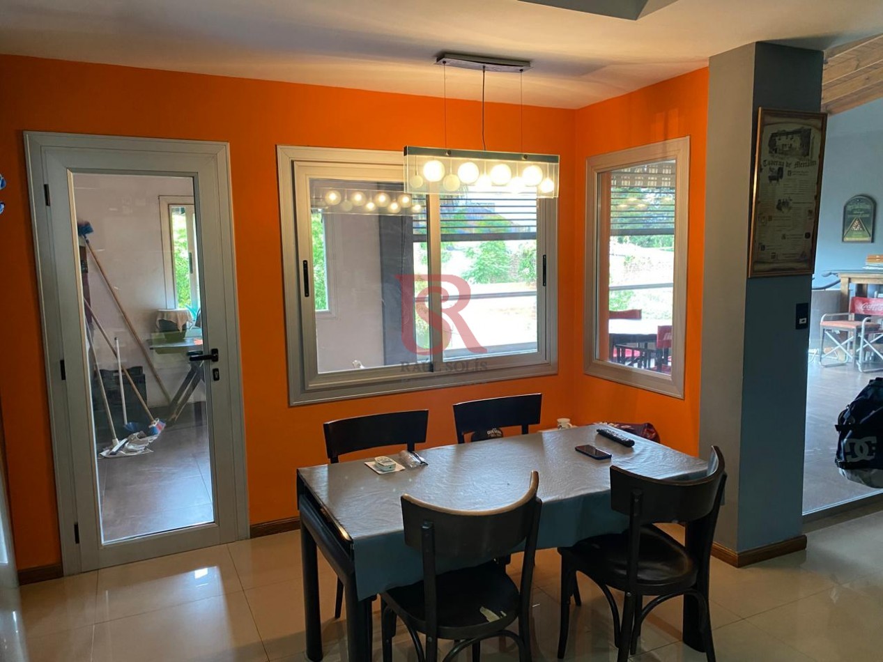 AM - Casa en Venta en tres plantas - Ideal inversores